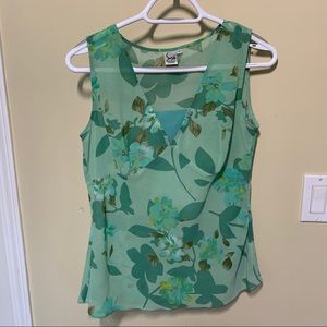 $2/30 Green floral sleeveless blouse